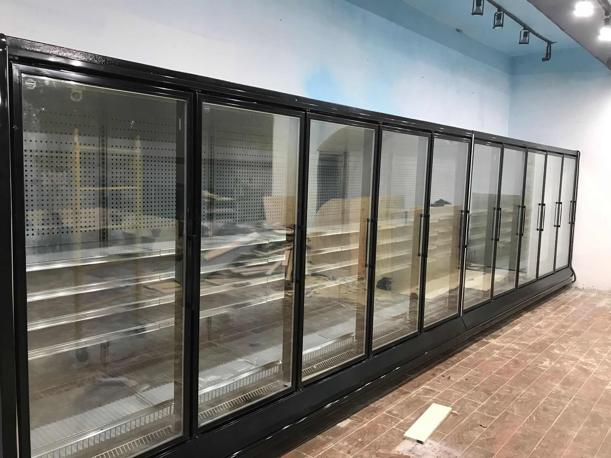 Hussmann Reaching Cooler - Freezer 