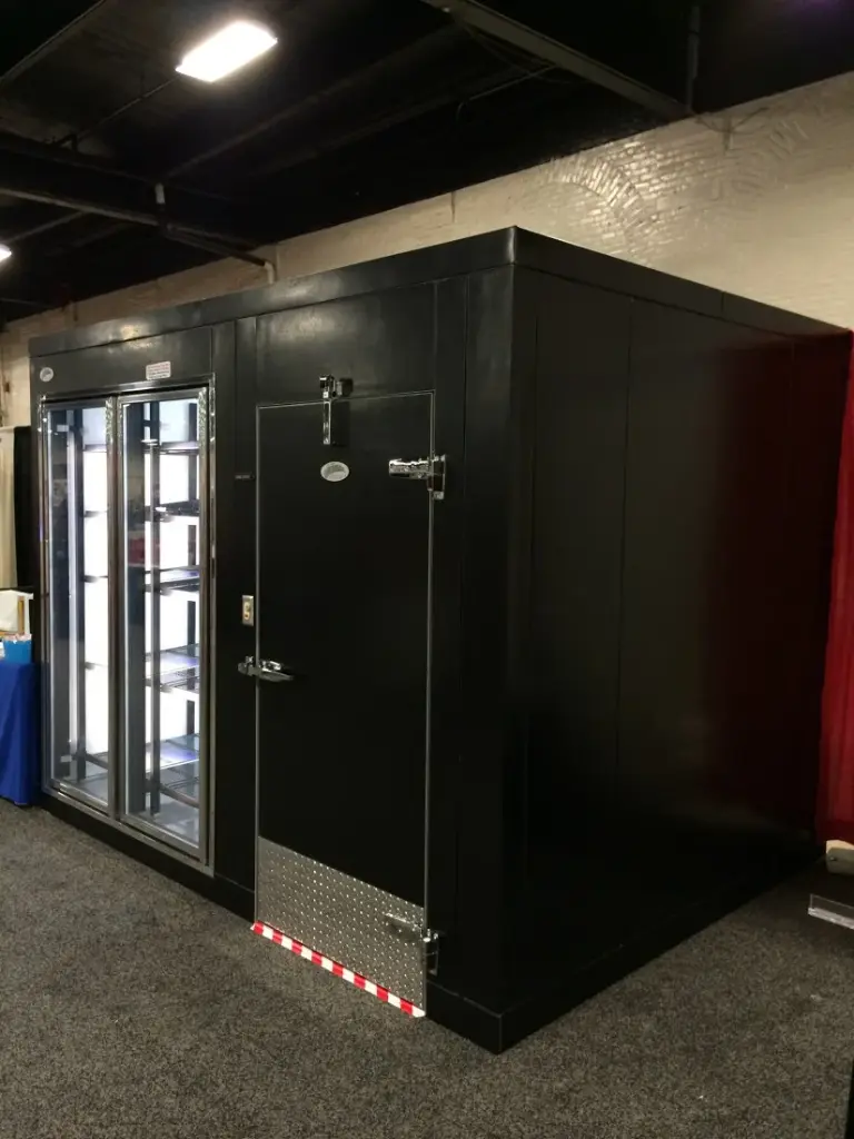 Black Door Frame for Walk-in Coolers and Freezers / 43.84 in